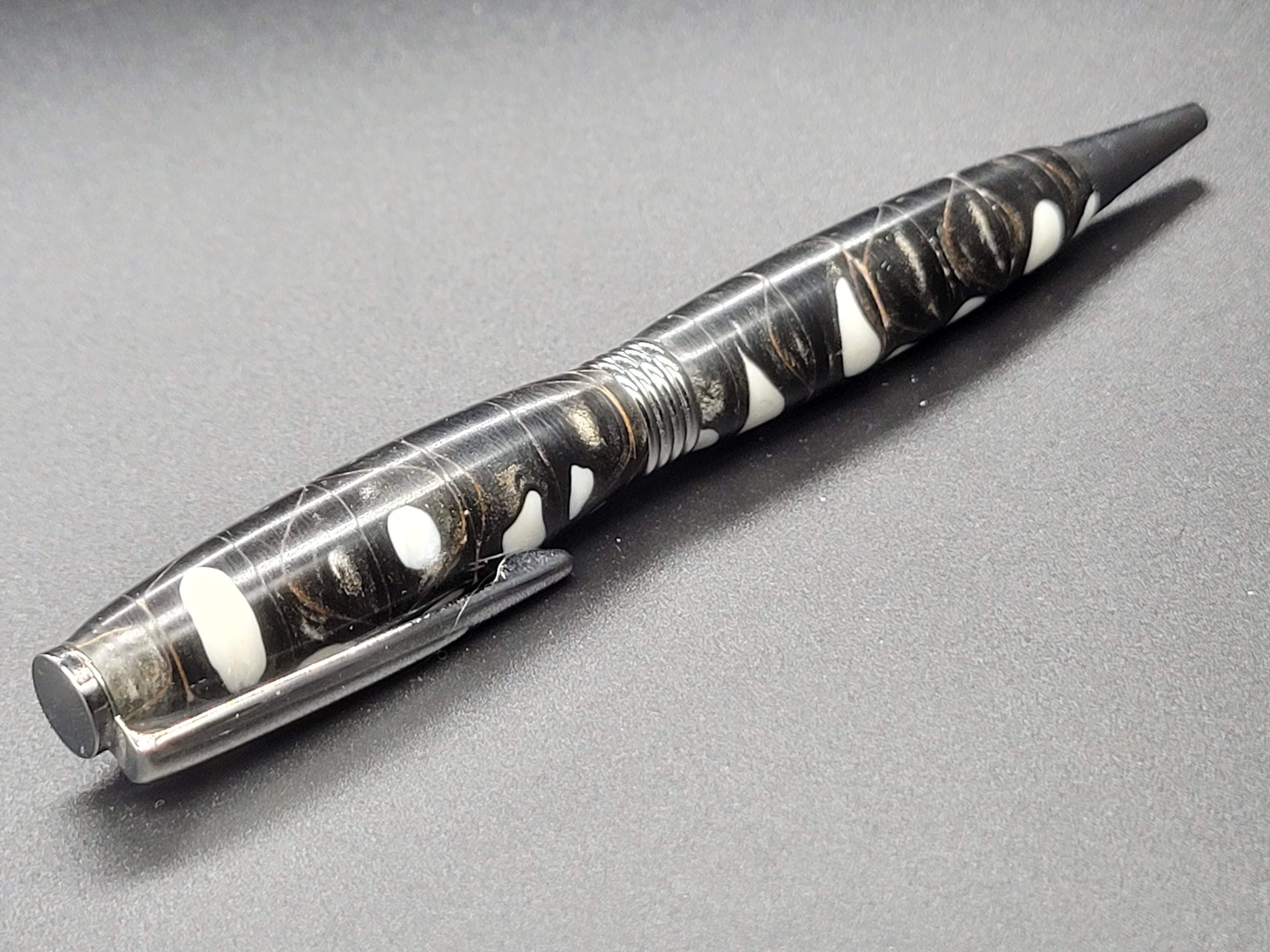 Pioneer Twist Chrome Pen – Black & White Dots